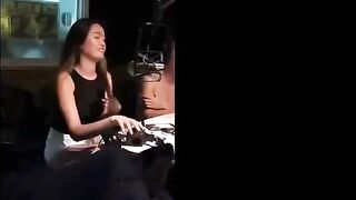 Pinay hotty Chesca Paredes Minanyak sa Isang Radio Show
